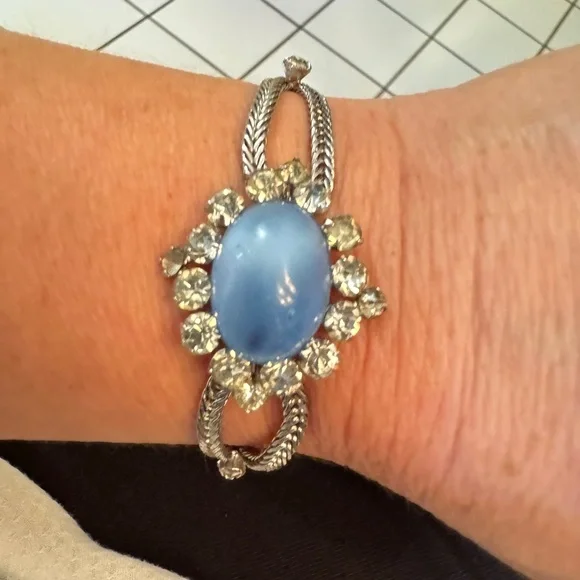 Vintage Faux Blue Moonstone and Rhinestone Wheat chain Bracelet. SIZE 7.5” - Picture 6 of 10